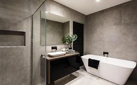 Hotel Luxe Manor Near Delhi Airport
